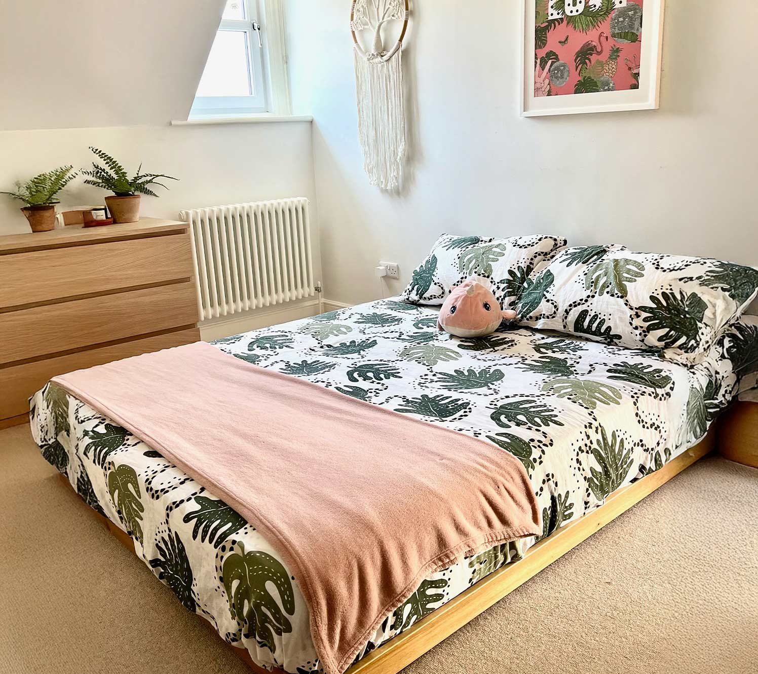 Narrow bedroom decorating ideas with personal details